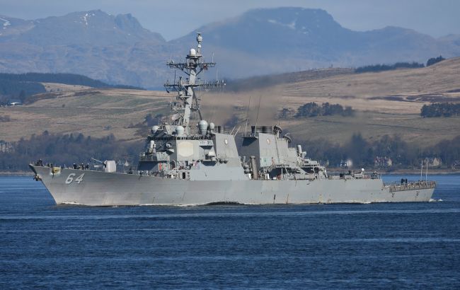 В Красном море атаковали военный корабль США и коммерческие суда, - Пентагон