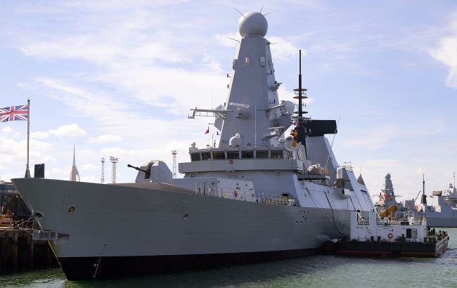 Британский военный корабль подвергся атаке хуситов в Красном море
