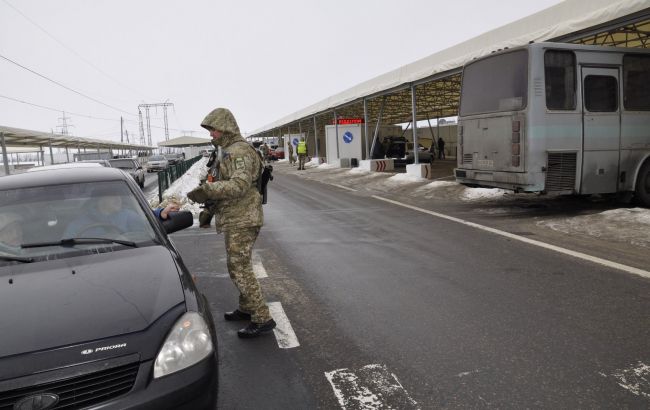 На Донбасі бойовики наражають мирних жителів на небезпеку на КПВВ, - ООС