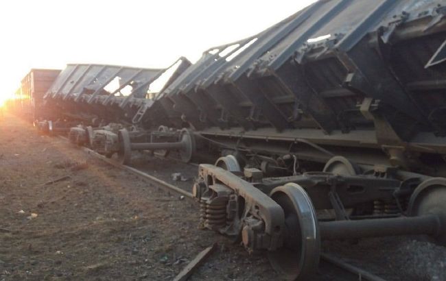 Росіяни вдарили по залізниці у Києві та області: які наслідки атаки