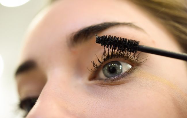 Прийом цієї добавки допоможе швидко відростити довгі та густі вії