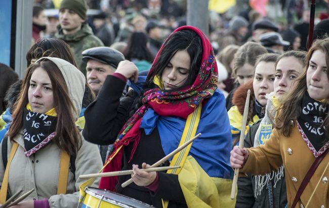 Майже третина українців вважає ситуацію в країні "вибухонебезпечною", - опитування