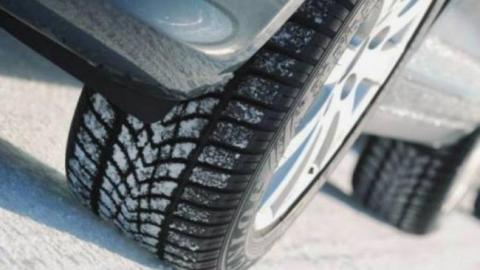 "Они не помогают": водителей на "лысой" резине ждет новое наказание