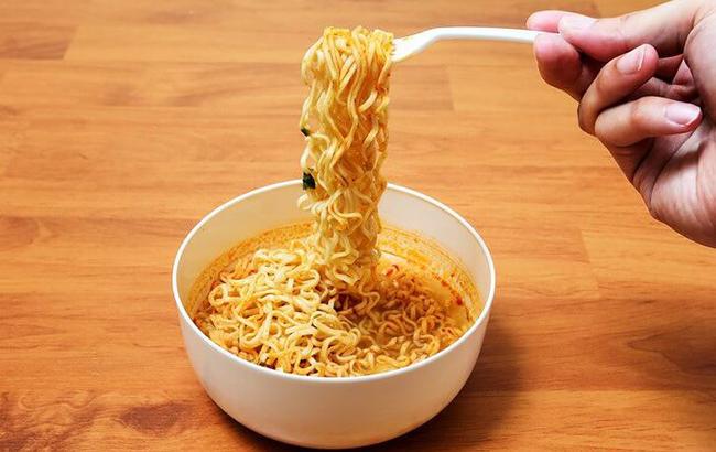 Лапша быстрого приготовления: медики назвали самую большую опасность такого блюда