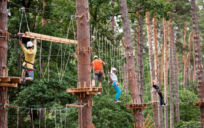 У Києві підліток потрапив у лікарню після падіння з канатної дороги: подробиці