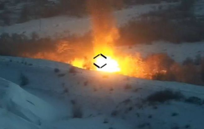 На Донбассе военные уничтожили бронетранспортер боевиков