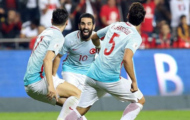 Луческу вернул Арда Туран в сборную Турции перед матчем с Украиной