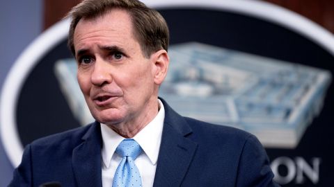 На сході, півночі та півдні: Пентагон не спостерігає скорочення військ РФ біля України