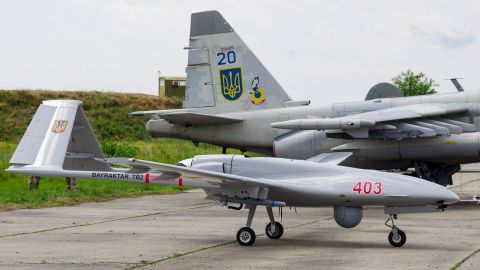 "Байрактар" разнес колонну российской техники в Херсонской области