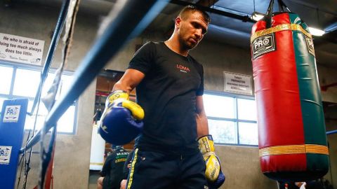 Ломаченко провел открытую тренировку перед боем с Кроллой