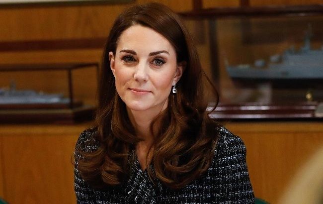 У вузьких брюках і картатому блейзері: Кейт Міддлтон блищить в Лондоні в ефектному діловому вбранні