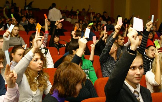 Кабмін у грудні прийме постанову про зарахування в університети 4,5 тис. донецьких студентів, - Геращенко