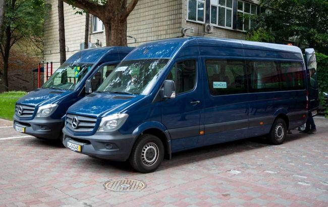 Німці передали Києву унікальні авто: Кличко показав фото