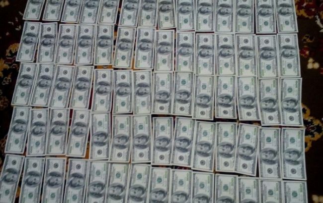 СБУ в Мелитополе задержала фискала на взятке в 11 тысяч долларов