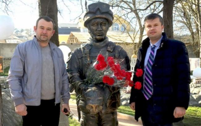 Памятник "Вежливым людям" в Крыму подняли на смех