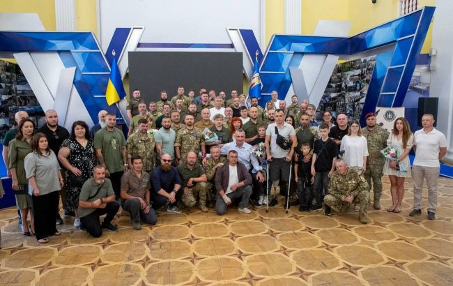 До 35-ї річниці Незалежності: Кличко відзначив нагородами українських військових