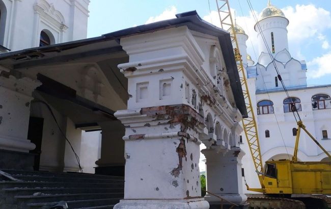 Україна евакуювала частину людей зі Святогірської Лаври