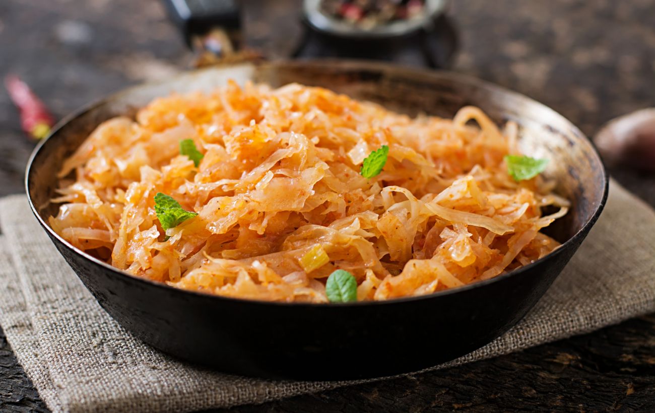 Тушкована капуста з грибами на Святвечір: чи справді страва "важка" для шлунку