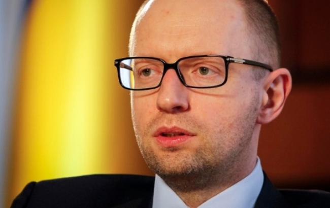 В госбюджете-2015 может быть заложен курс 17 грн/долл., - Яценюк