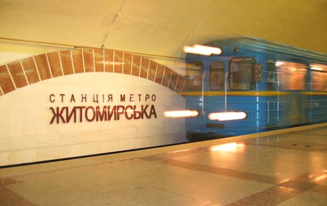 У Києві правоохоронці затримали у метро чоловіка із вибухівкою