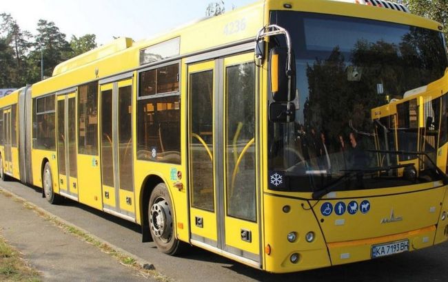 У Києві запустили додатковий автобус між правим і лівим берегами: як він буде їздити