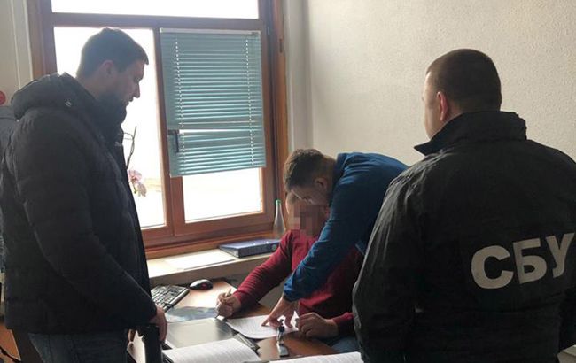 Посадовця ДФС затримали за контрабанду сильнодіючих ліків