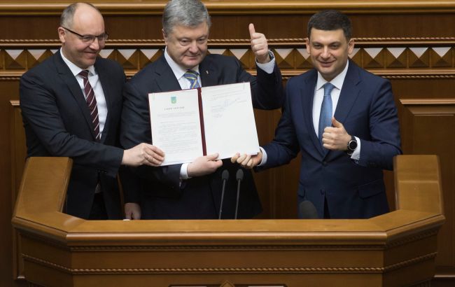 Порошенко одобрил изменения в Конституцию по курсу Украины в ЕС и НАТО