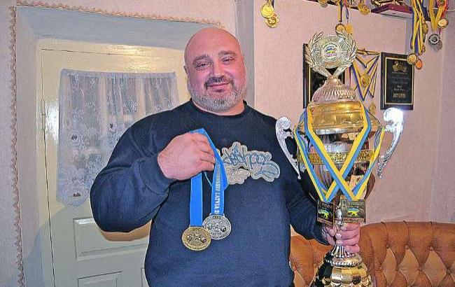 Сила духа: cвященник из Одессы стал чемпионом Украины по пауэрлифтингу