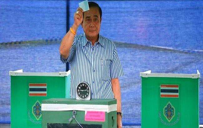 У Таїланді проводять референдум щодо нової конституції