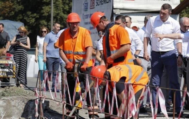 Кличко проверил работы по восстановлению путепровода на пересечении проспекта Комарова и бульвара Гавела