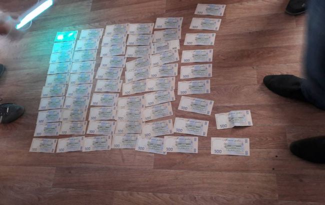 Инспектора Херсонской таможни задержали на взятке