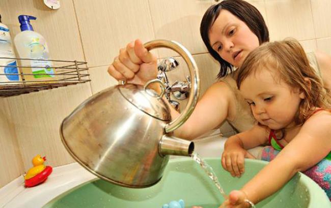 Из-за повреждения водоводов 3 района Донецка остались без воды, - облсовет