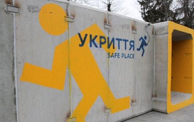 Киянам пояснили ситуацію зі скляними зупинками та розповіли про нові мобільні укриття