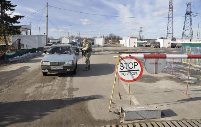 На КПВВ "Станиця Луганська" померла людина