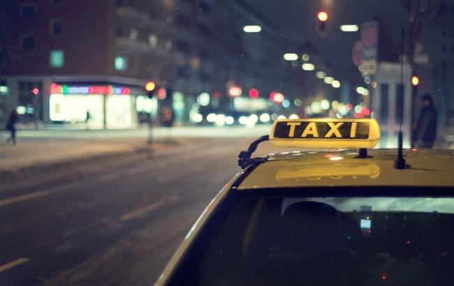 Киевский таксист шифром сообщил в полицию о правонарушении