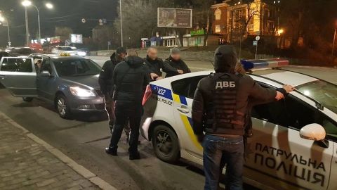 В Киеве на взятке задержали двух патрульных &nbsp;