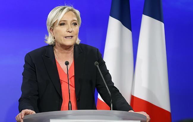 Ле Пен дистанцировалась от европейского движения экс-стратега Трампа