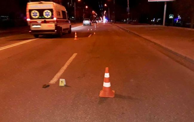 В Киеве ночью автомобиль насмерть сбил пешехода
