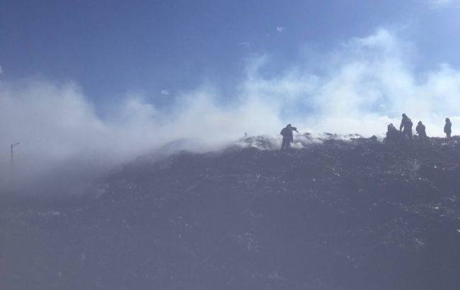Во Львовской области три дня тушили пожар на свалке