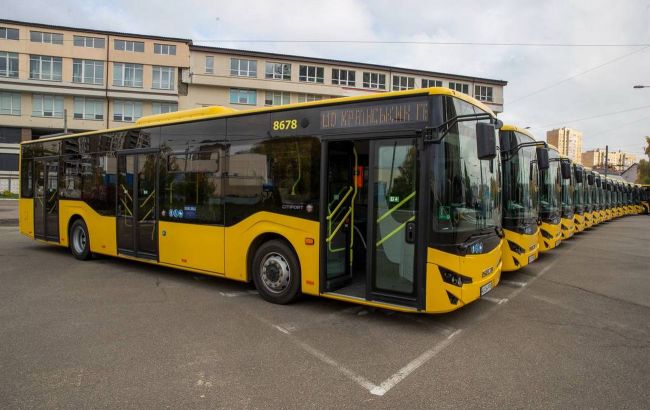 Киев получил 85 новых инклюзивных автобусов: как они выглядят