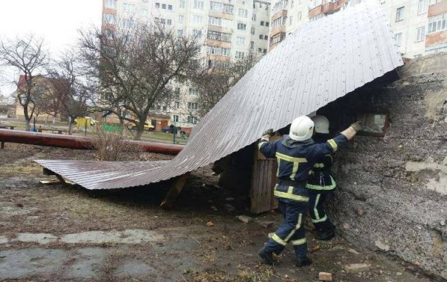 В Україні пориви вітру збережуться до завтра