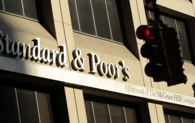 S&P понизило рейтинги Москвы до "мусорного" уровня