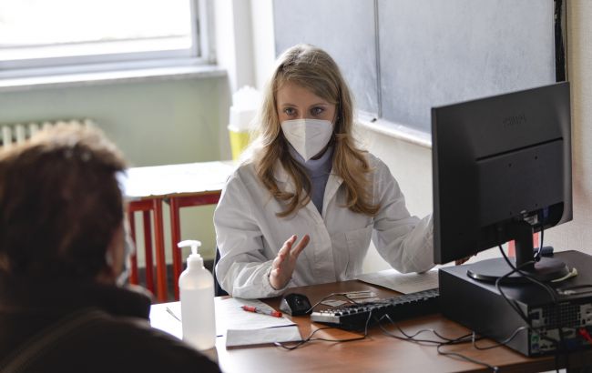 Безплатне лікування від коронавірусу в Україні: пацієнтам нагадали, що входить в пакет послуг