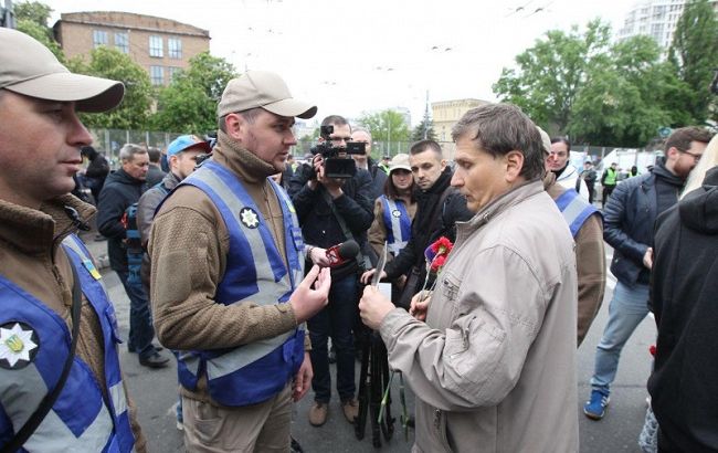 На акции "Бессмертный полк" в Киеве произошла стычка с полицией (видео)