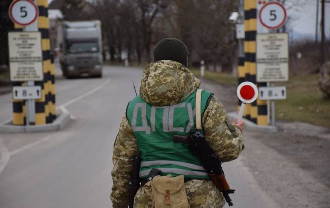 На границе с Румынией со стрельбой остановили автомобиль, есть раненый