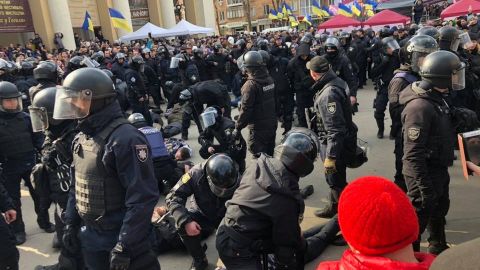 Перед митингом Порошенко в Полтаве задержали около десятка человек