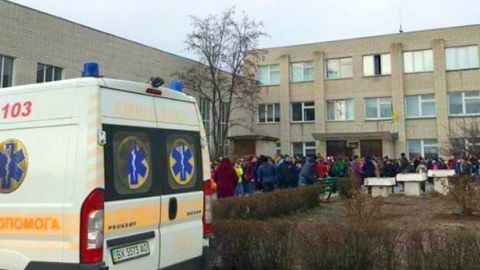 В Хмельницкой области распылили газ в школе, есть пострадавшие