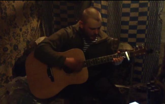 Боец АТО спел песню в перерыве между обстрелами