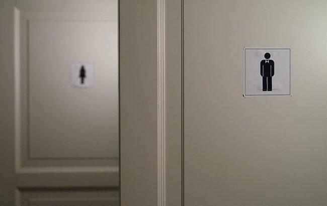 Бельгийский комментатор сорвал голос, оказавшись запертым в туалете Львова