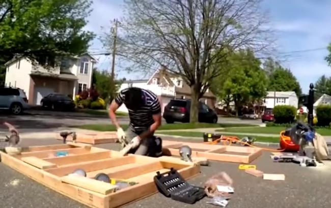 Безпритульному в США спорудили контейнер з сонячними батареями та USB-портами